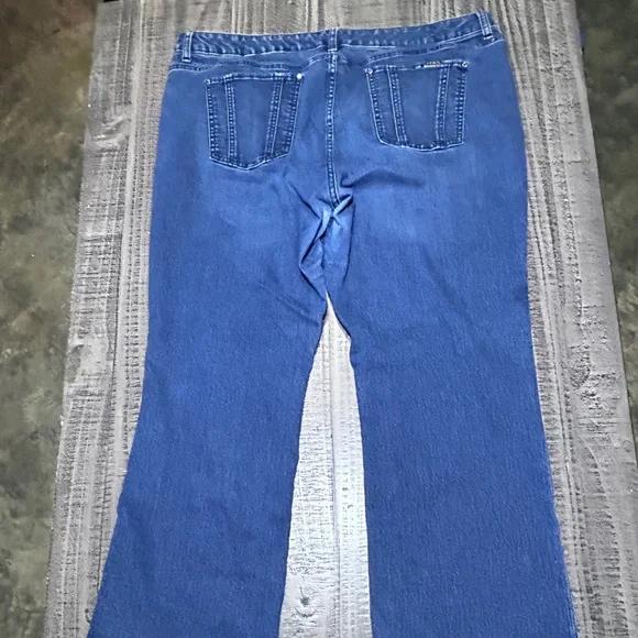 Jennifer Lopez Classic Blue Women's Jeans - Picture 10 of 13